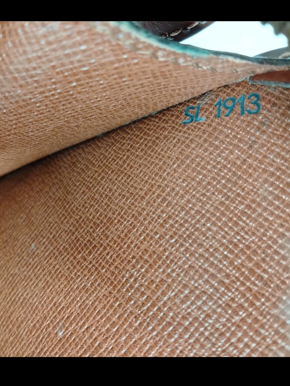 Authentic LOUIS VUITTON Homme Bag - Picture 11 of 16